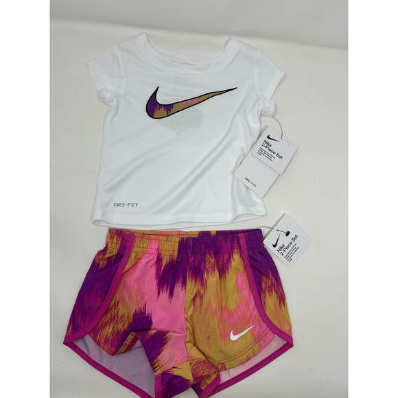 Nike Toddler Girls 12 months White Multi Outfit Set T-Shirt & Shorts NWT - Picture 2 of 5